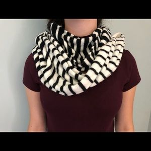 B&W Infinity Scarf